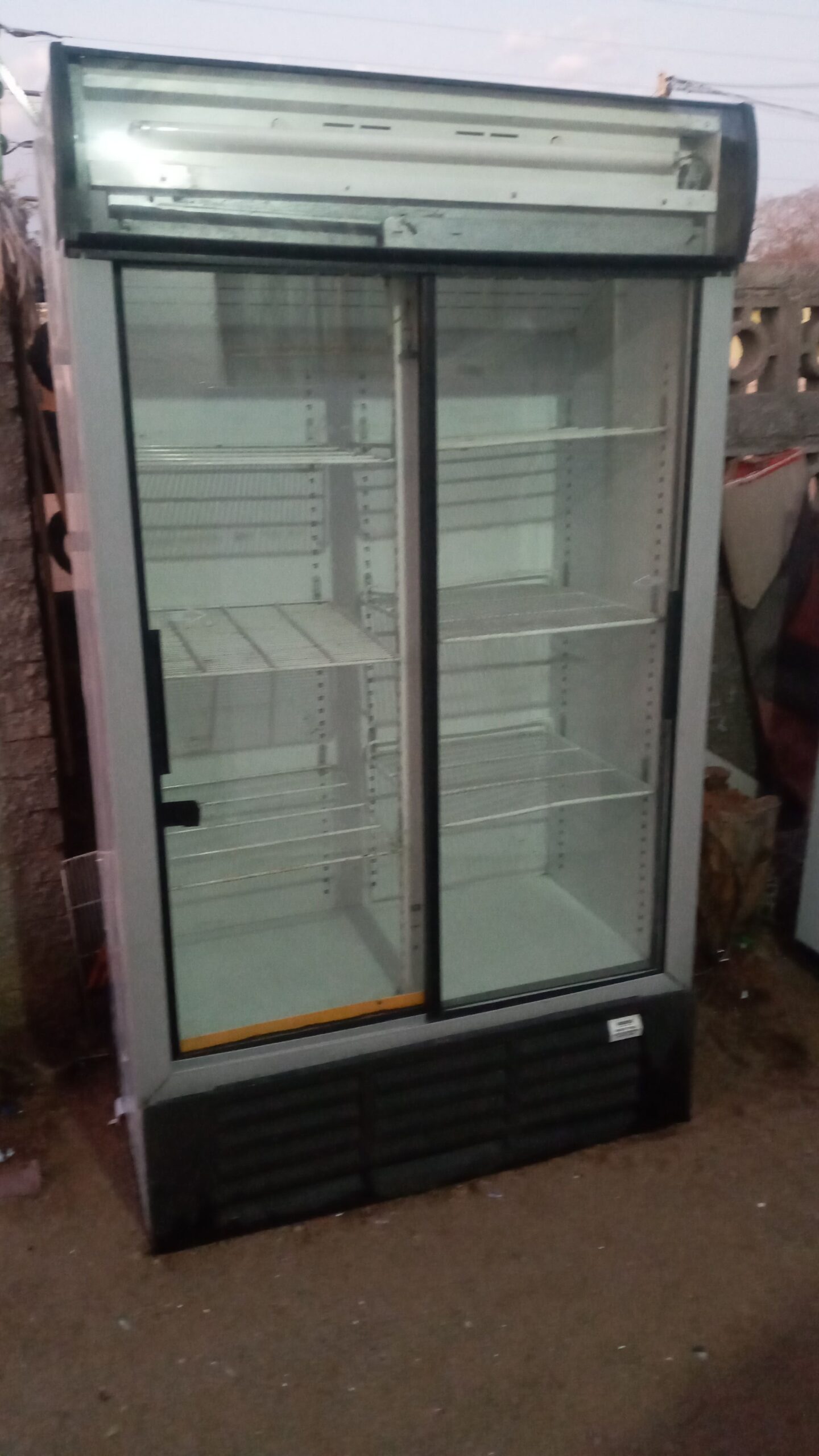 Display fridge