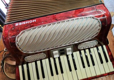 ACCORDIAN-HOHNER-IN-CARRY-CASE