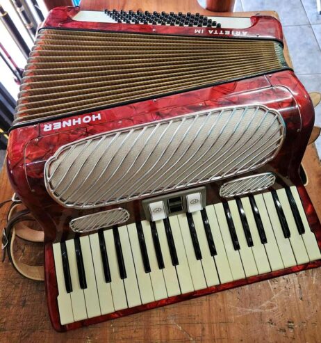 ACCORDIAN HOHNER IN CARRY CASE