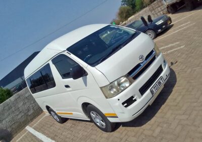 TOYOTA-HIACE-AUTO