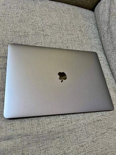 MacBook Pro 2019 i7 512gb ram 16gb