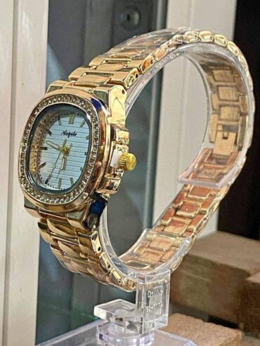 men watch